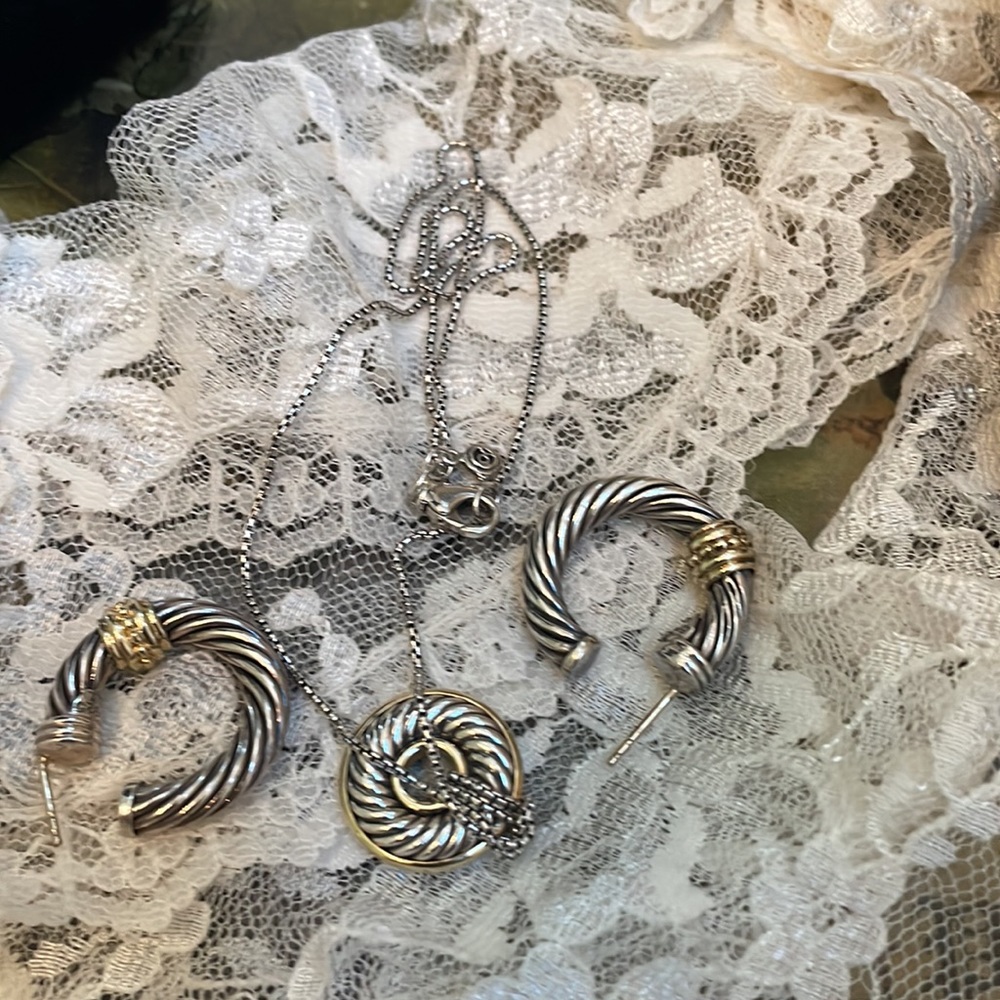David Yurman 18 K Sterling Cable Necklace - Picture 5 of 16